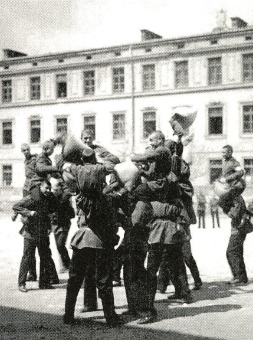 Любимая игра кадет Донского кадетского корпуса “кавалерия”. 1932 г.